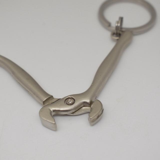 Pincer pinch cut pull tool keychain.jpg